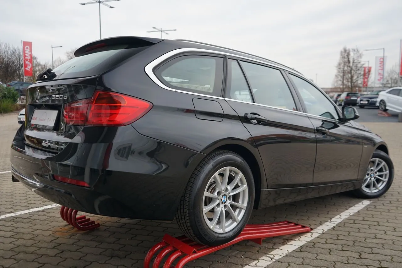 BMW 3er Reihe 320d Touring Luxury...  Image 2